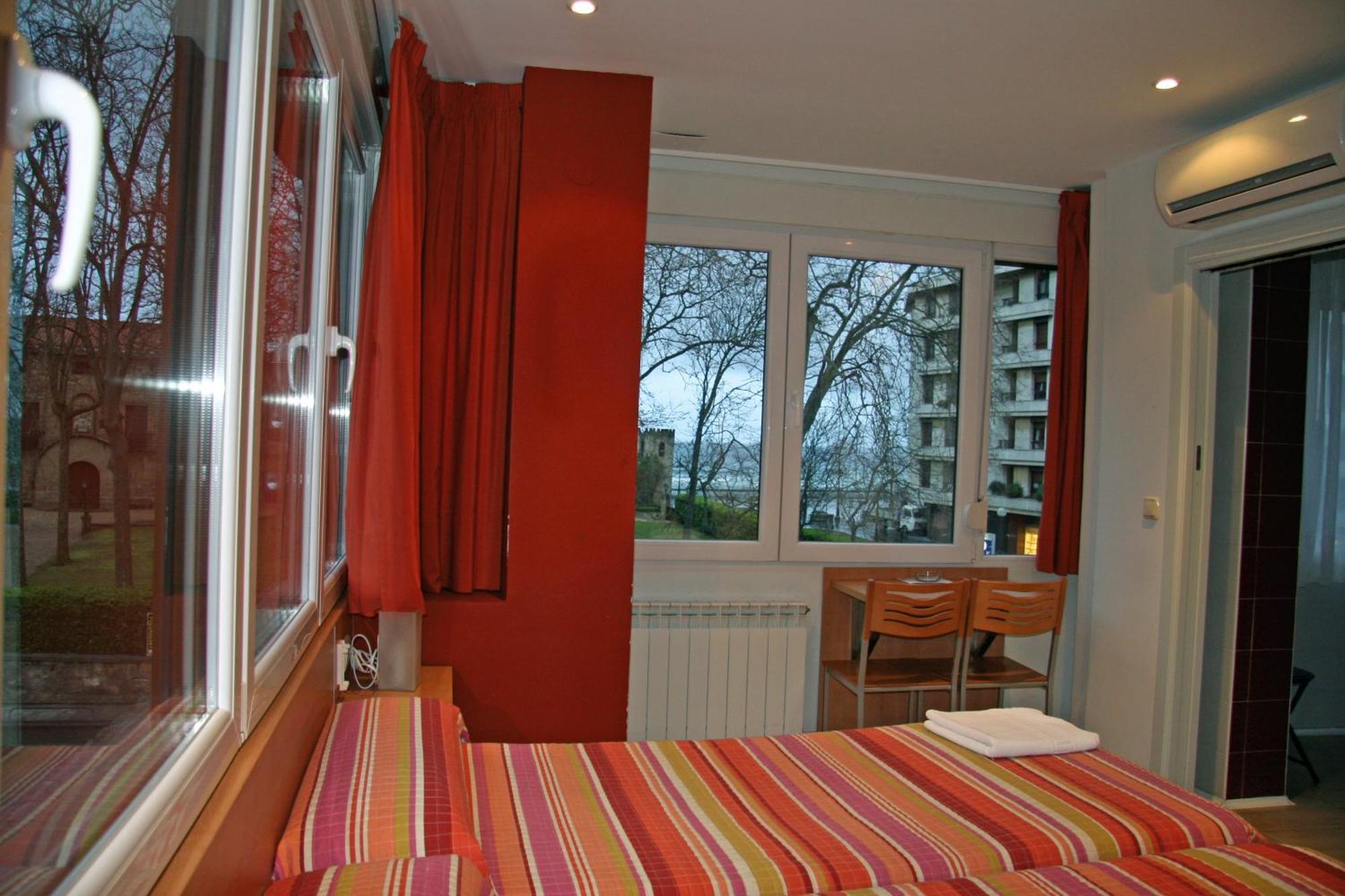Hotel Ekia Pentsioa Zarautz Exterior foto