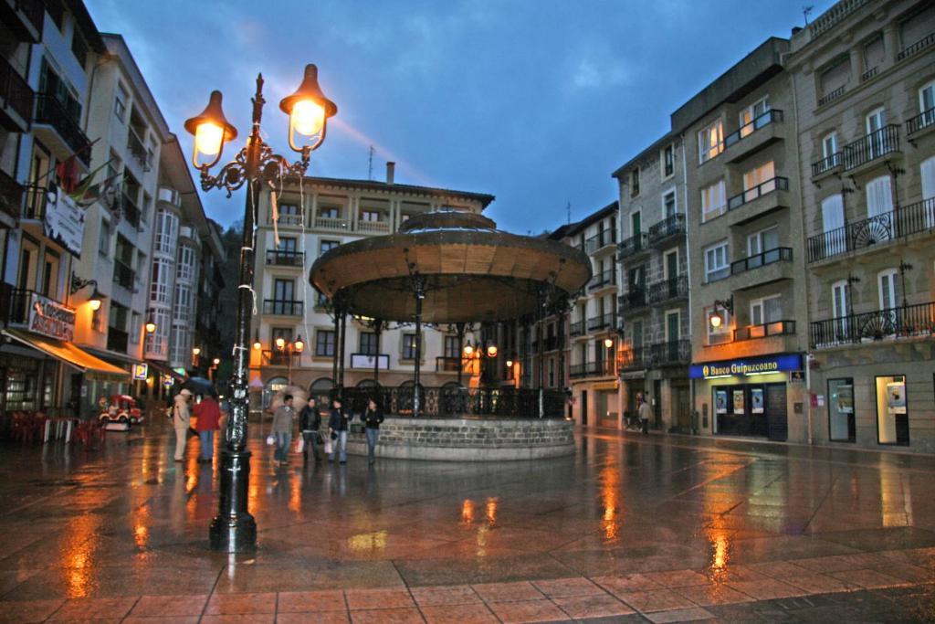Hotel Ekia Pentsioa Zarautz Exterior foto
