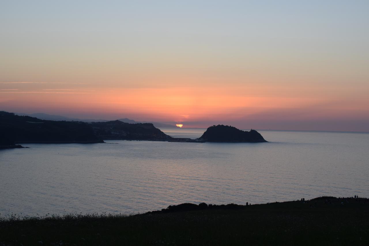 Hotel Ekia Pentsioa Zarautz Exterior foto
